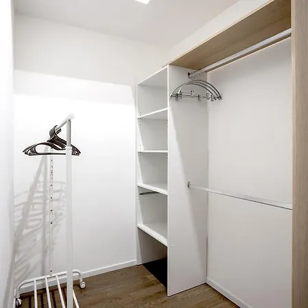 Navigli - Center Modern Suite, Fast Wi-fi & Tram Apartment Milan