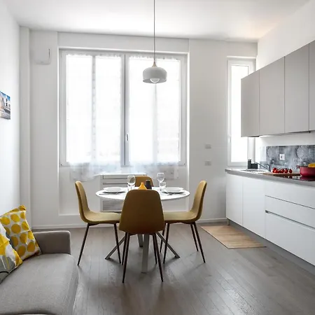 Navigli - Center Modern Suite, Fast Wi-fi & Tram Apartment