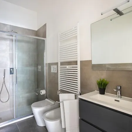 Navigli - Center Modern Suite, Fast Wi-fi & Tram Apartment *