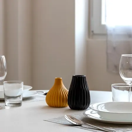 Apartment Navigli - Center Modern Suite, Fast Wi-fi & Tram *