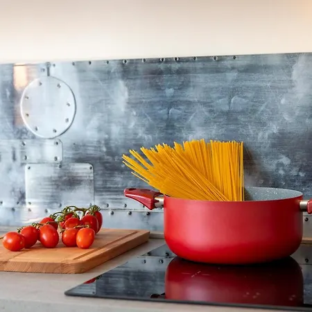 Apartment Navigli - Center Modern Suite, Fast Wi-fi & Tram Milan