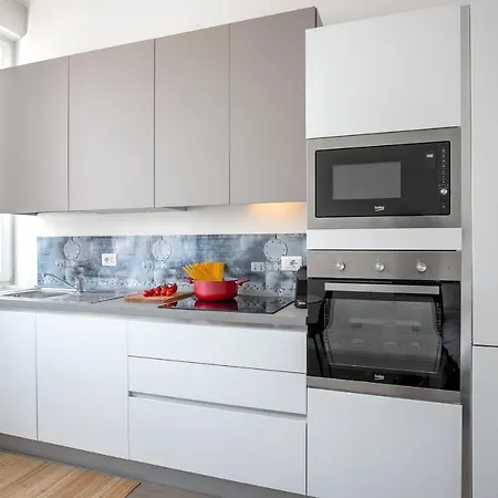 Navigli - Center Modern Suite, Fast Wi-fi & Tram Apartment *
